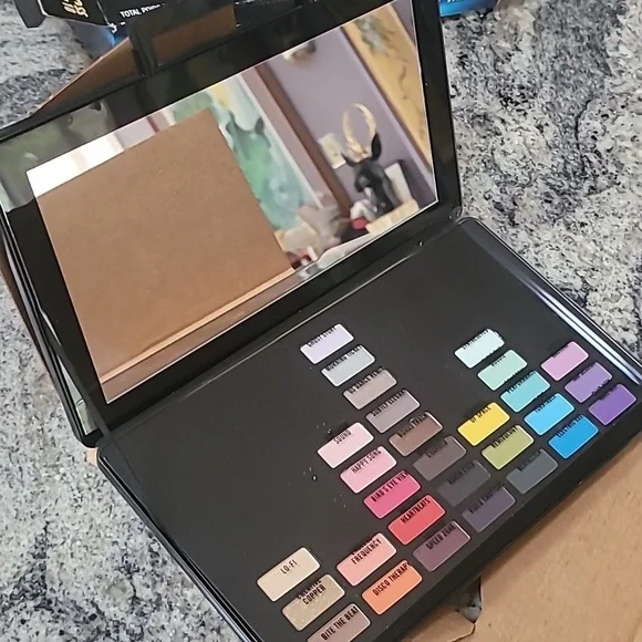 Jeremy Scott MAC Pallet, Discontinued & Sold Out, New in Box - Picture 15 of 15